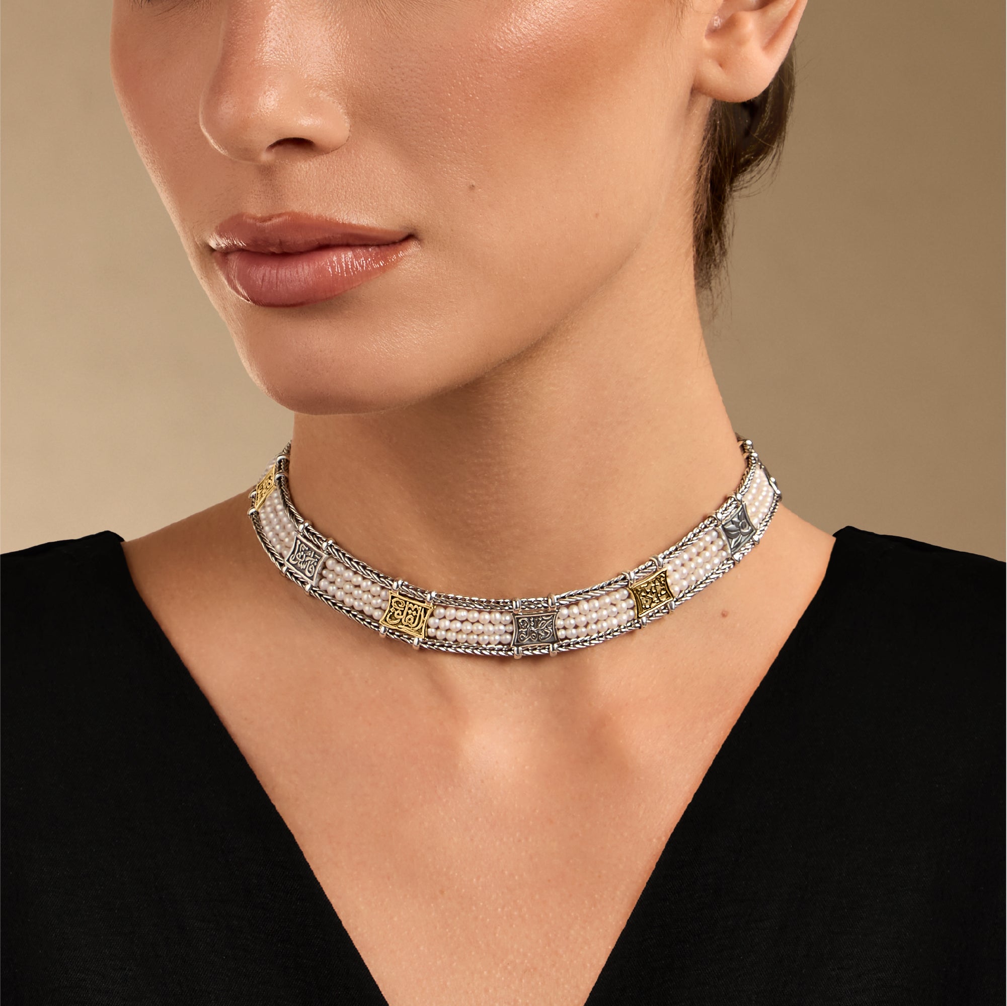 قلادة ثلاثية الخيوط بخطٍ عربي