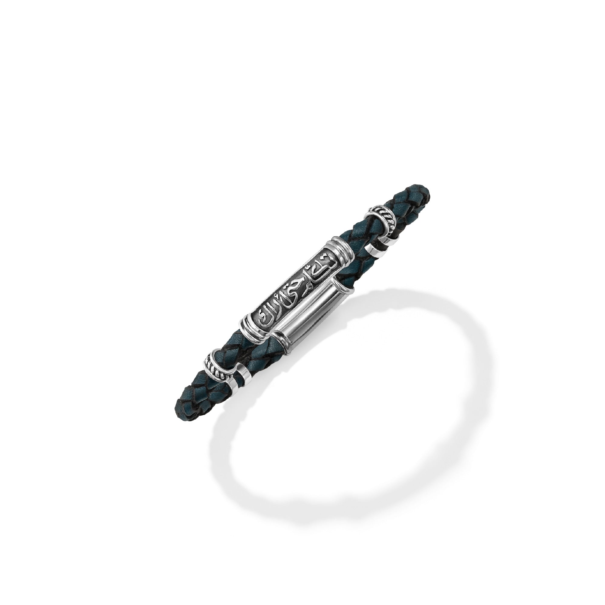 إسورة من الجلد بالخط العربي