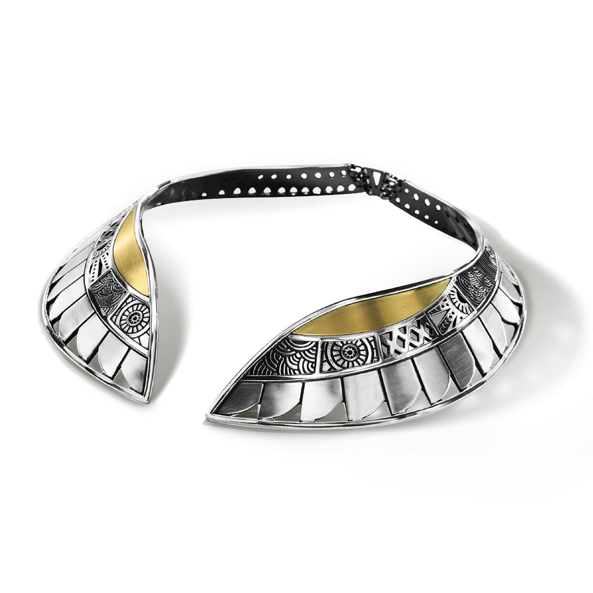 حلية الياقة المجنحة