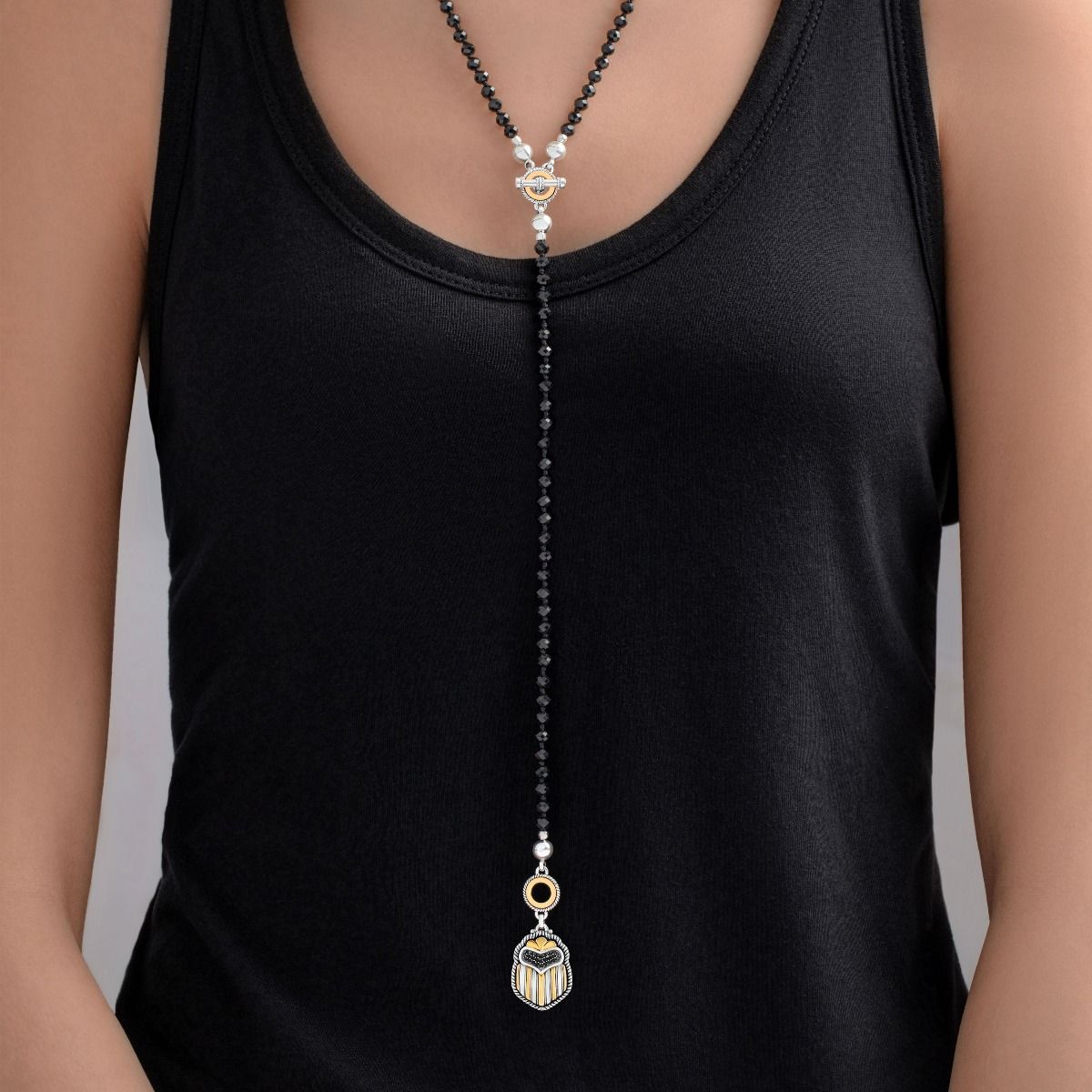 قلادة الجعران متعددة الأشكال